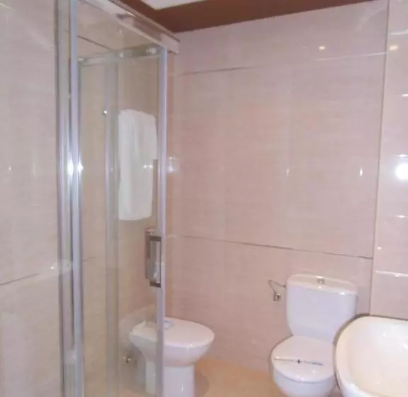 هتل Area De Servicio Villamartín