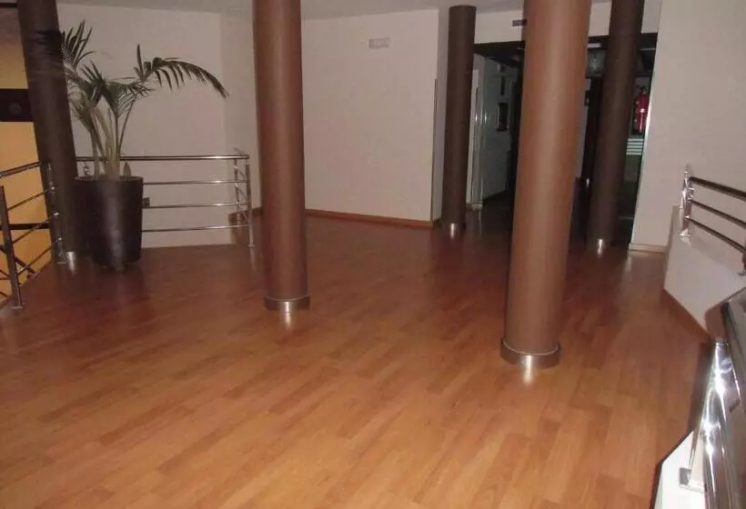 هتل Area De Servicio Villamartín