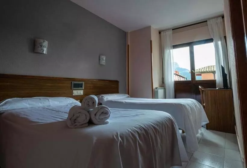 בית מלון כפרי Ciudad De Jaca