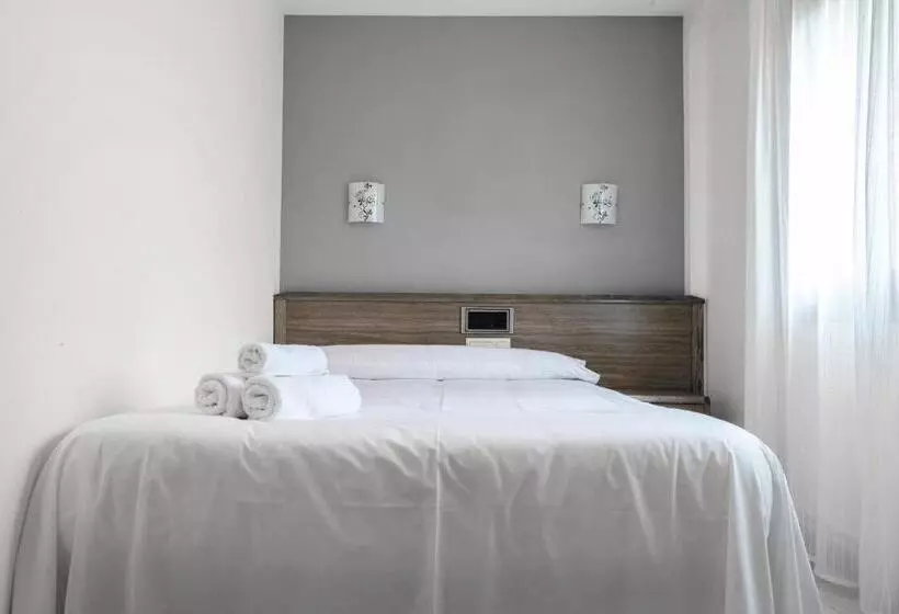 בית מלון כפרי Ciudad De Jaca