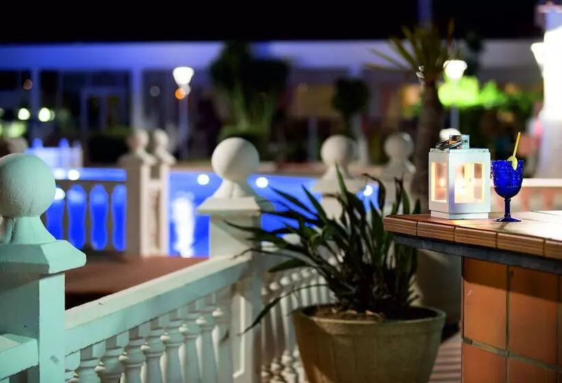 فندق Izán Cavanna