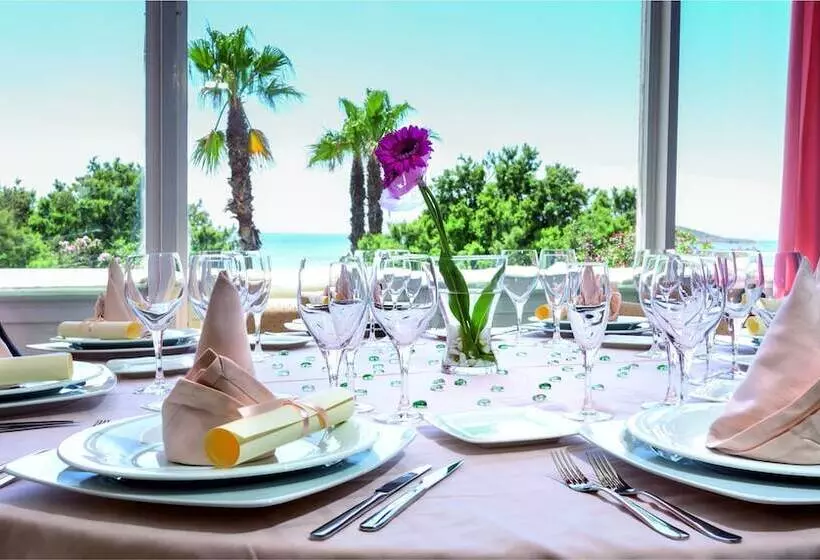 فندق Izán Cavanna