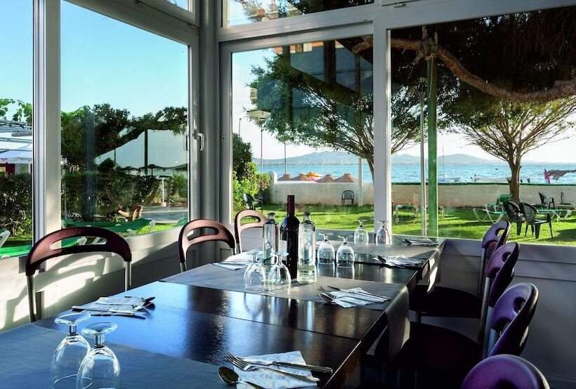 酒店 Izán Cavanna