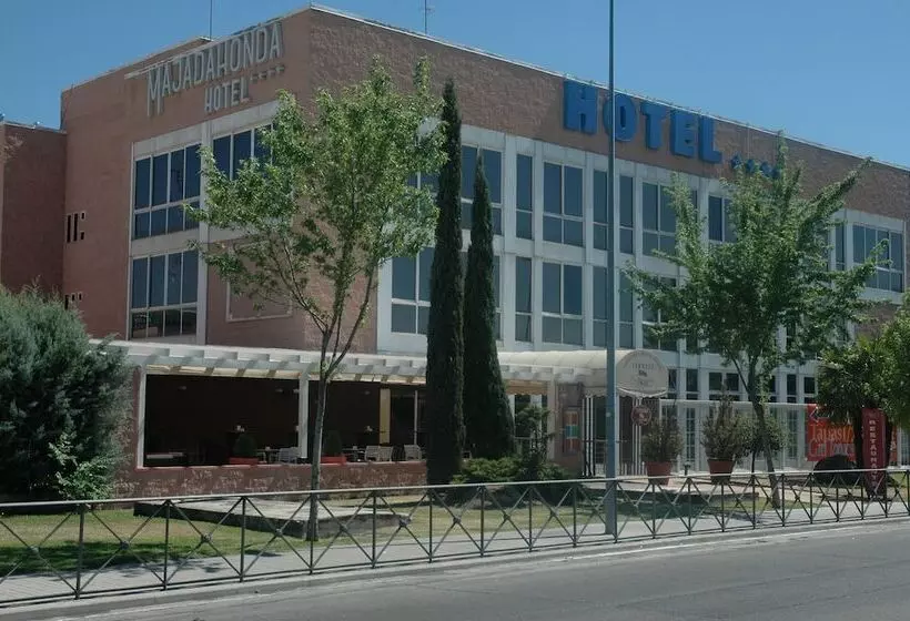 Отель Majadahonda