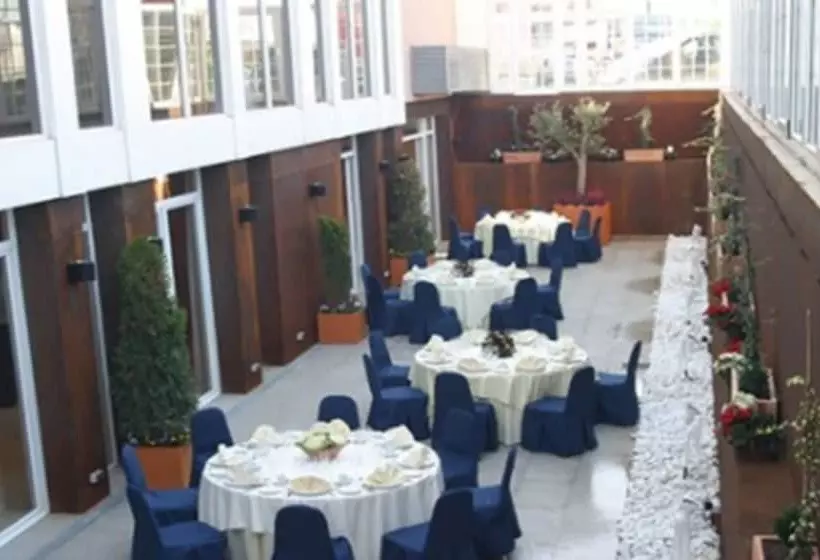 Отель Majadahonda