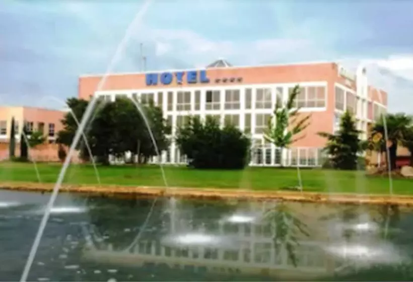 Отель Majadahonda