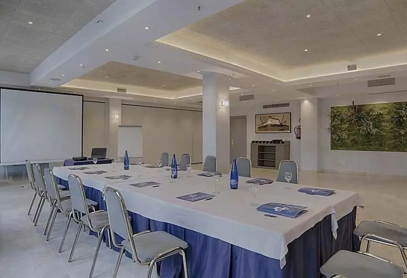 Отель Majadahonda