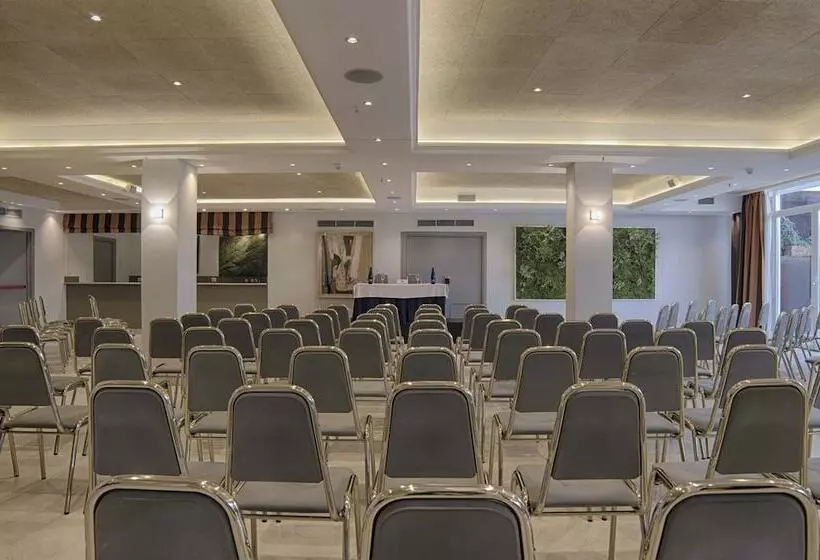 Отель Majadahonda