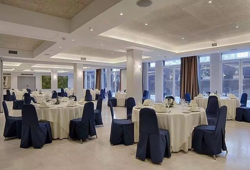 Отель Majadahonda