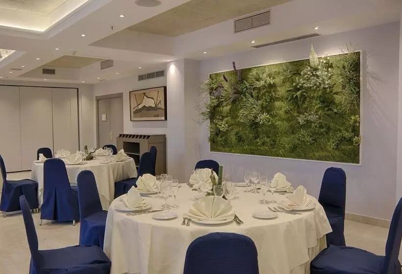 Отель Majadahonda