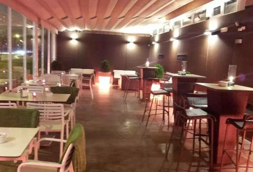 Отель Majadahonda