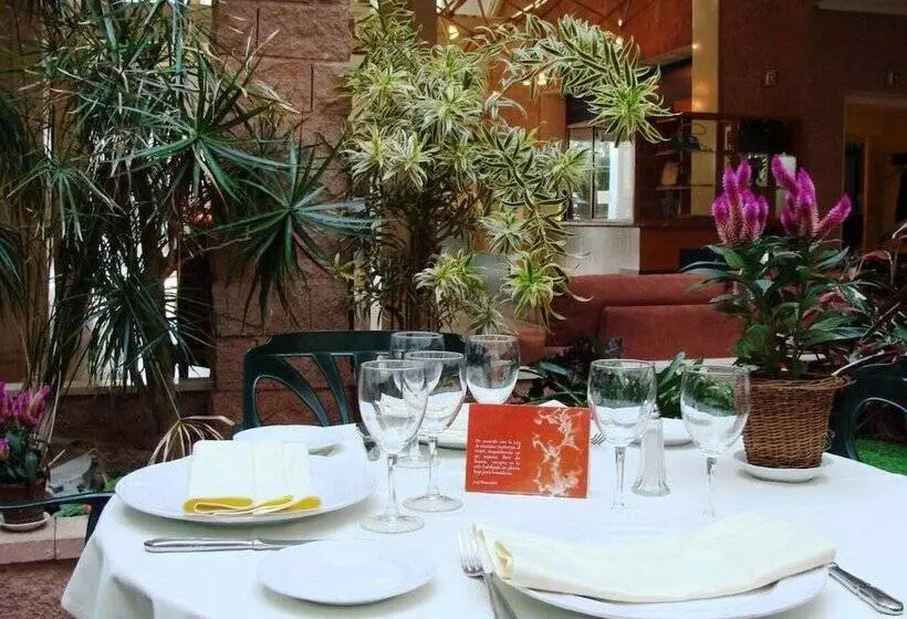 Отель Majadahonda