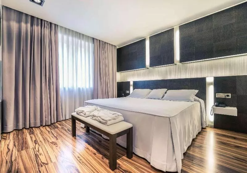 Hotel Mercure Carlton Rioja