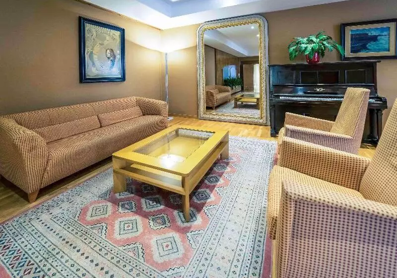 Hotel Mercure Carlton Rioja