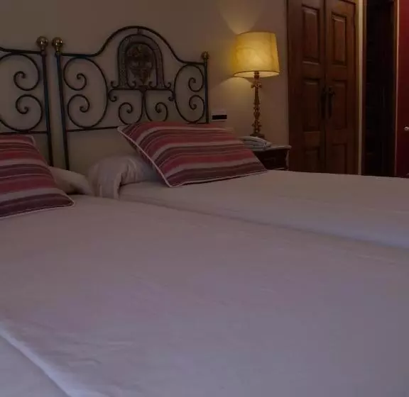 Отель Monumento Convento De San Benito