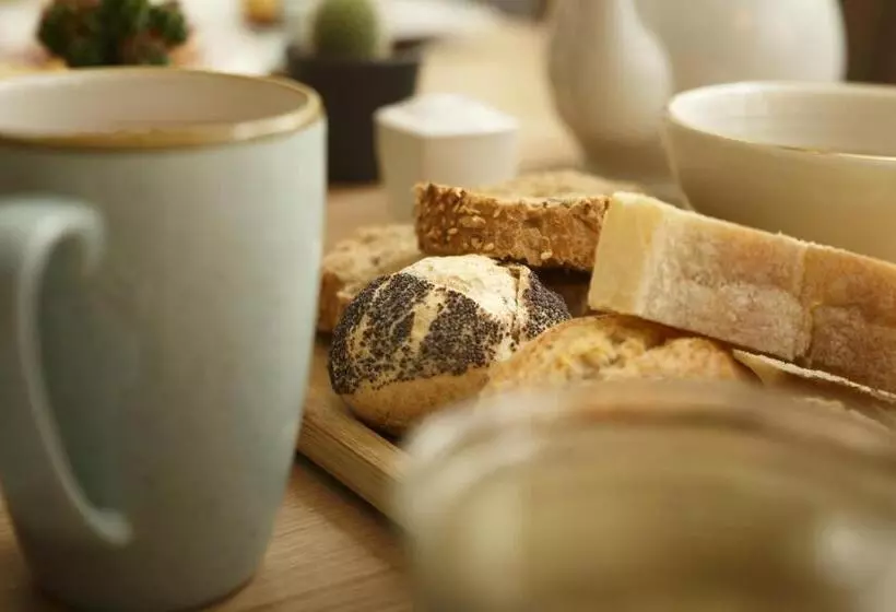 Отель Petit Palace Preciados