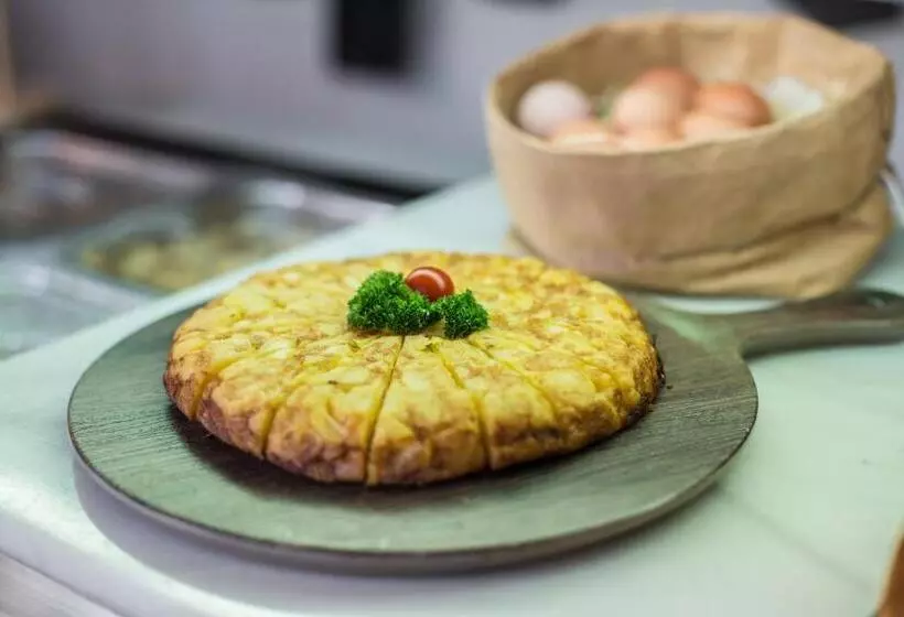 Отель Petit Palace Preciados