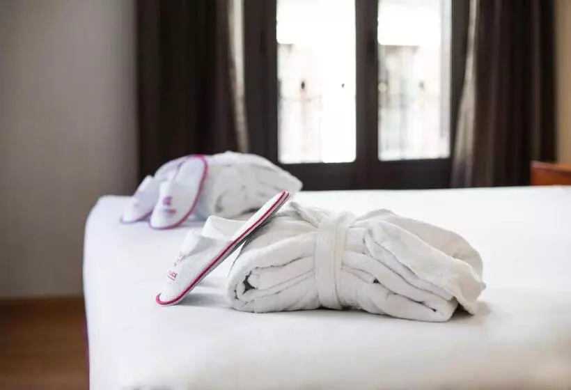 Отель Petit Palace Preciados