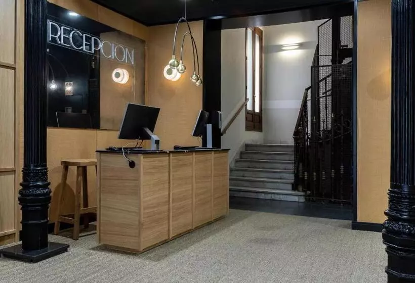 Отель Petit Palace Preciados