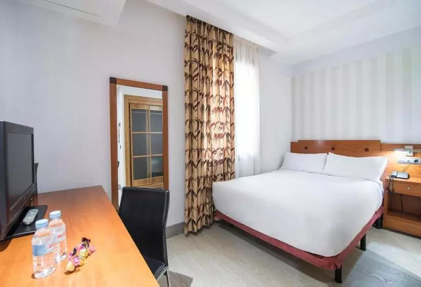 Отель Petit Palace Preciados