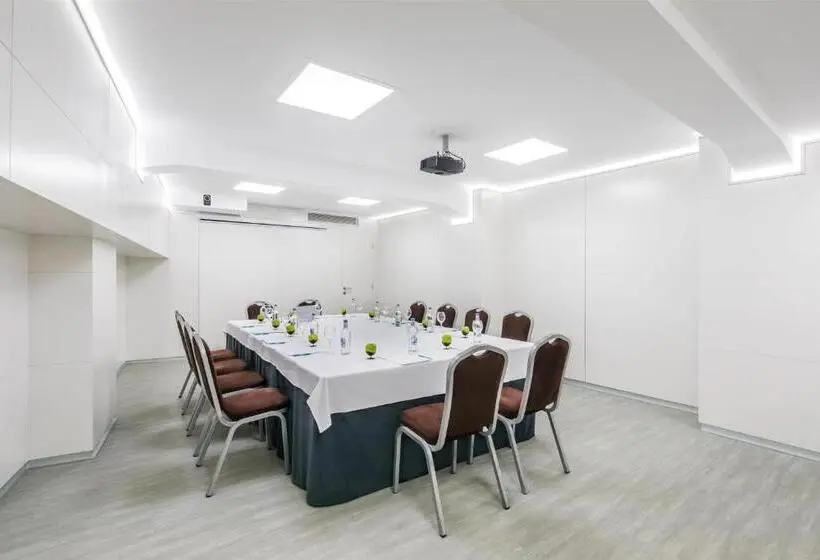 هتل Barceló Santa Cruz Contemporáneo