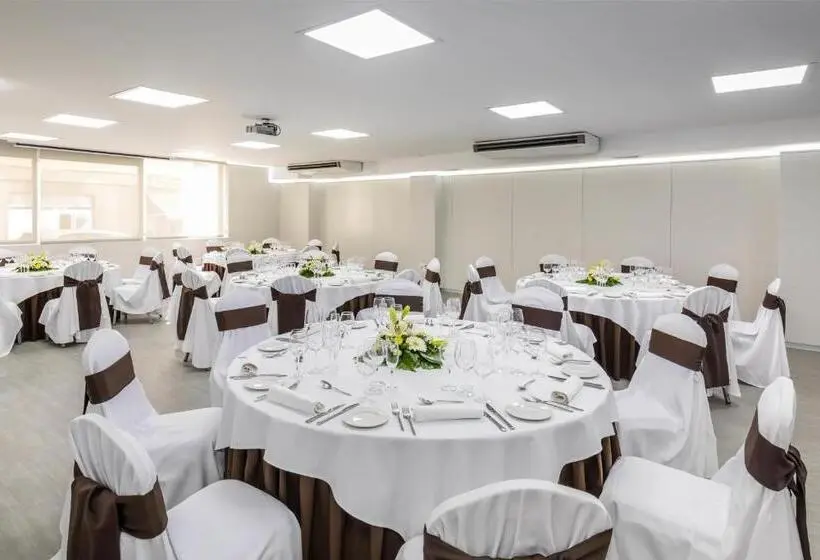 هتل Barceló Santa Cruz Contemporáneo
