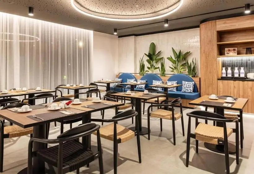 هتل Barceló Santa Cruz Contemporáneo