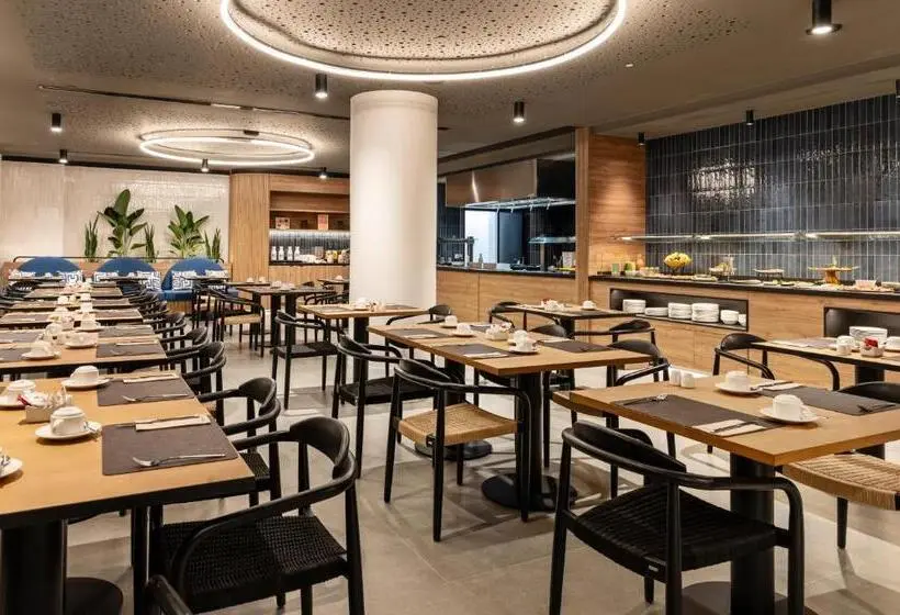 هتل Barceló Santa Cruz Contemporáneo
