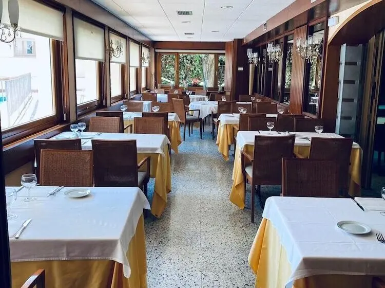 Hotelli Checkin Travé
