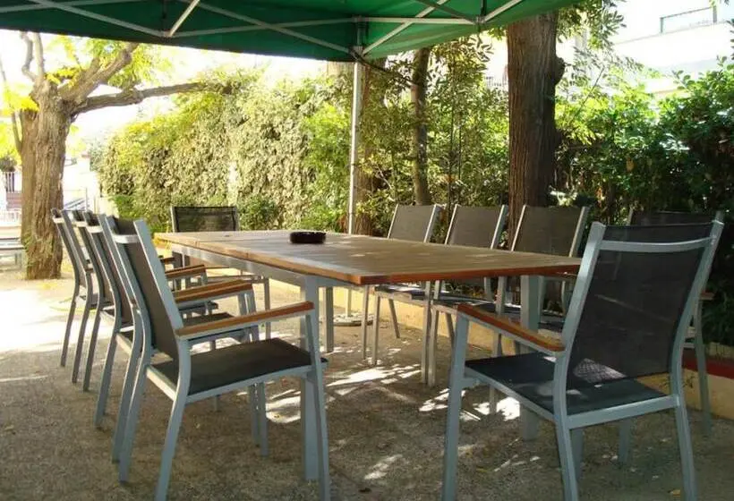 Hotelli Checkin Travé