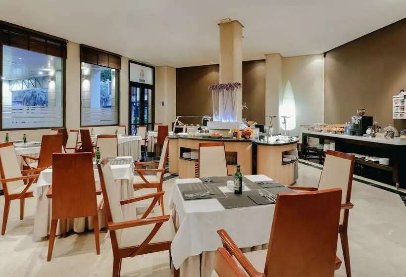 Отель Hesperia Zaragoza Centro