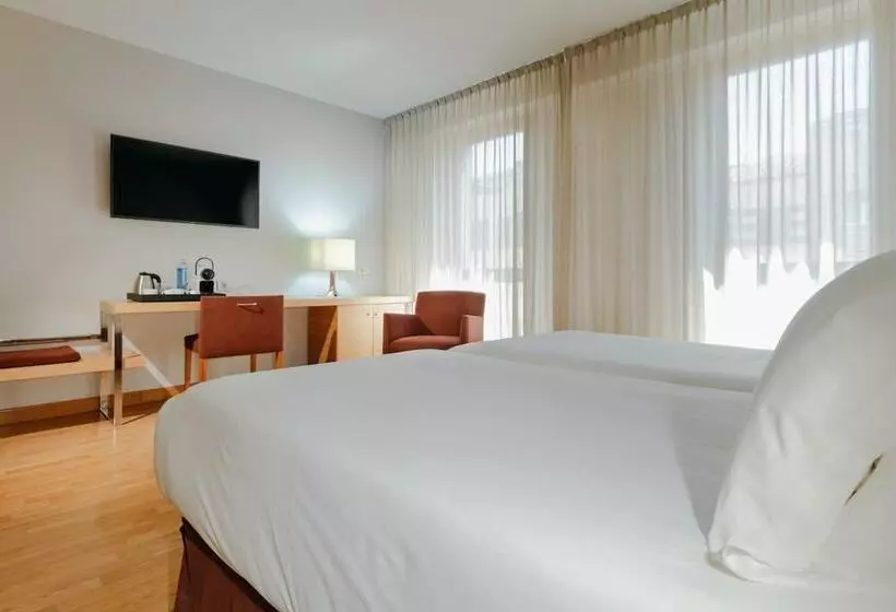 Отель Hesperia Zaragoza Centro