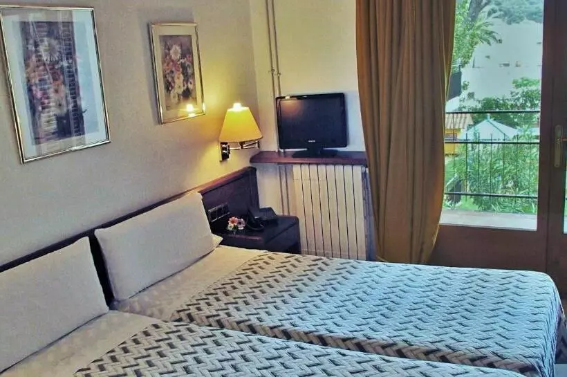 בית מלון כפרי La Masia