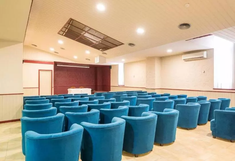 Hotel Las Palmeras Affiliated by Fergus