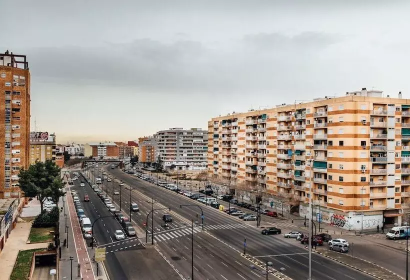 فندق Malcom And Barret