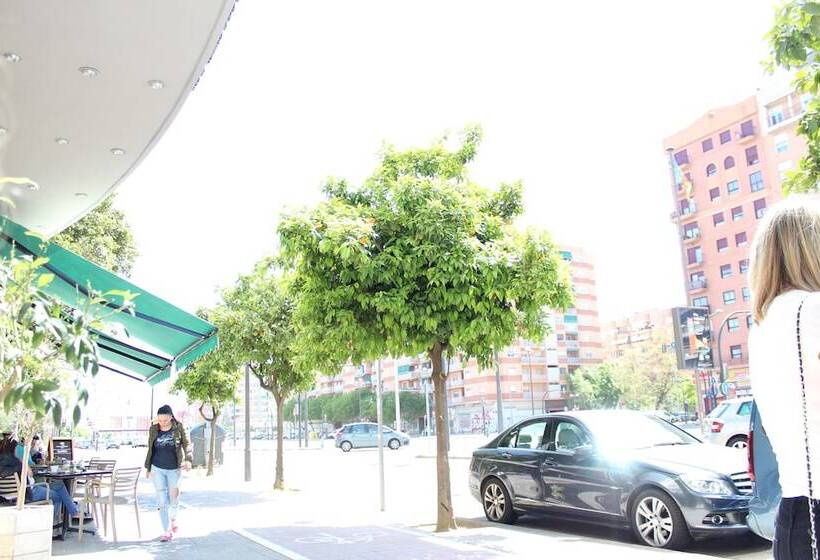 هتل Malcom And Barret