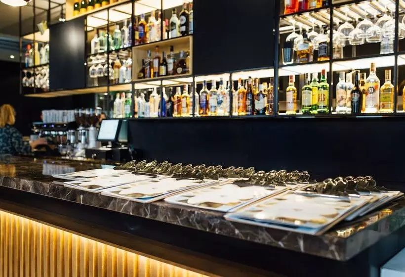 فندق Malcom And Barret