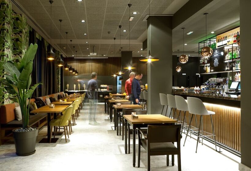 هتل Malcom And Barret