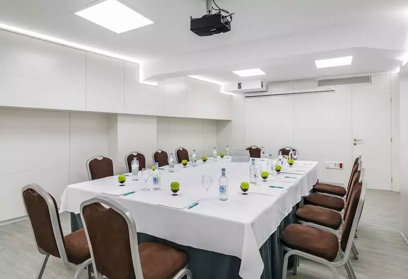 فندق Barceló Santa Cruz Contemporáneo