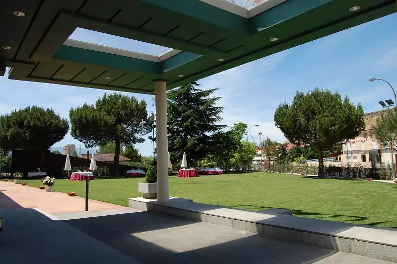 Отель Puerta De Segovia