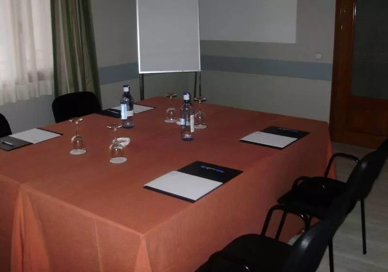 Отель Puerta De Segovia