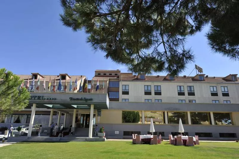 Отель Puerta De Segovia