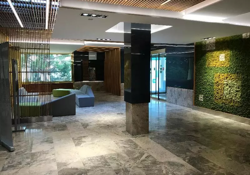 Отель Puerta De Segovia