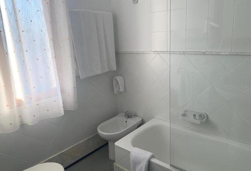 فندق ريفى Entreolivos