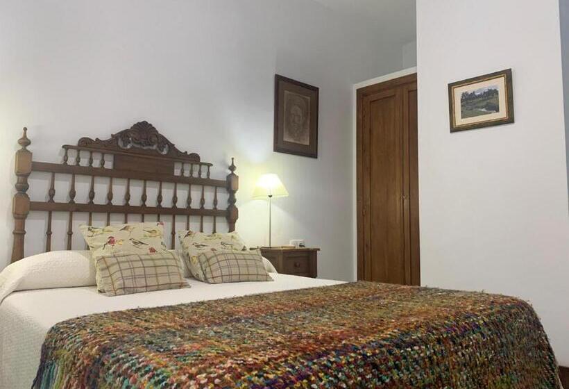 فندق ريفى Entreolivos