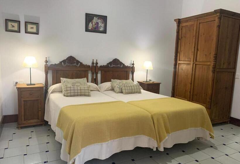 فندق ريفى Entreolivos