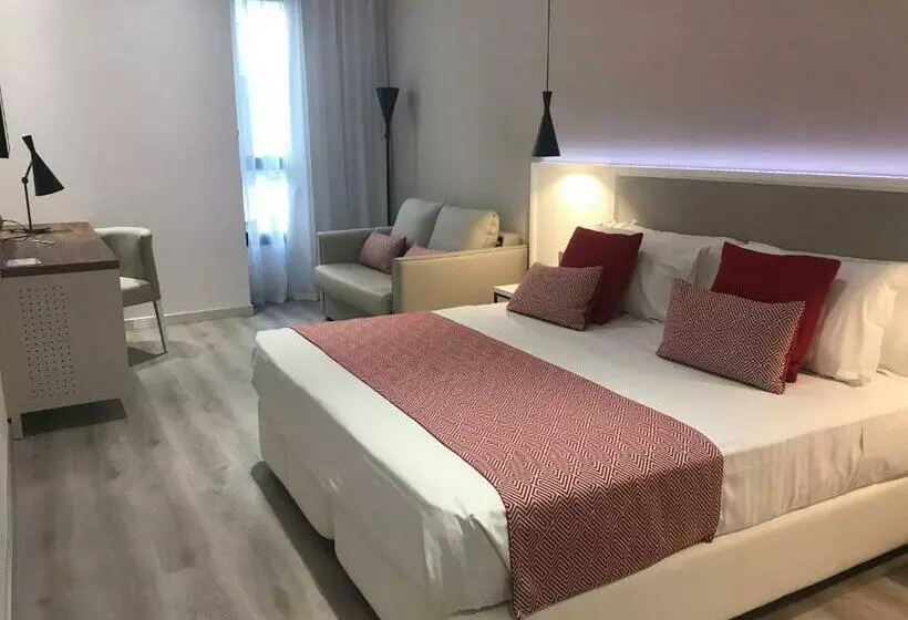 Отель Silken Rona Dalba