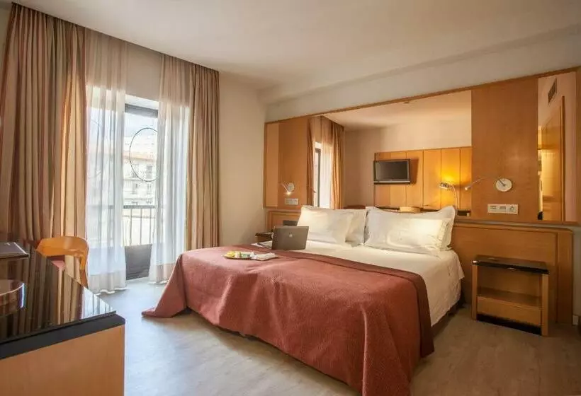 Отель Silken Rona Dalba