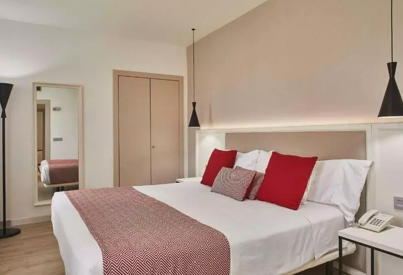 Отель Silken Rona Dalba