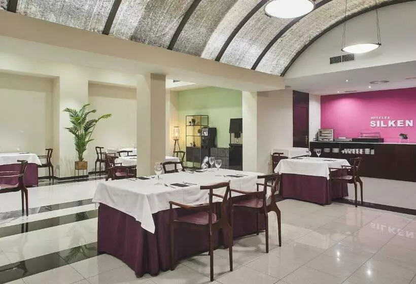 Отель Silken Rona Dalba